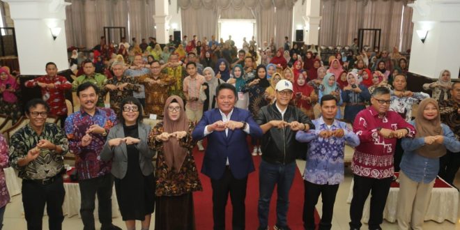 Gubernur Sumsel Herman Deru saat hadir di Kongres Alumni Sekolah Demokrasi di Hotel Swarna Dwipa Palembang, Sabtu (2/9/2023). Foto : Humas Pemprov Sumsel.