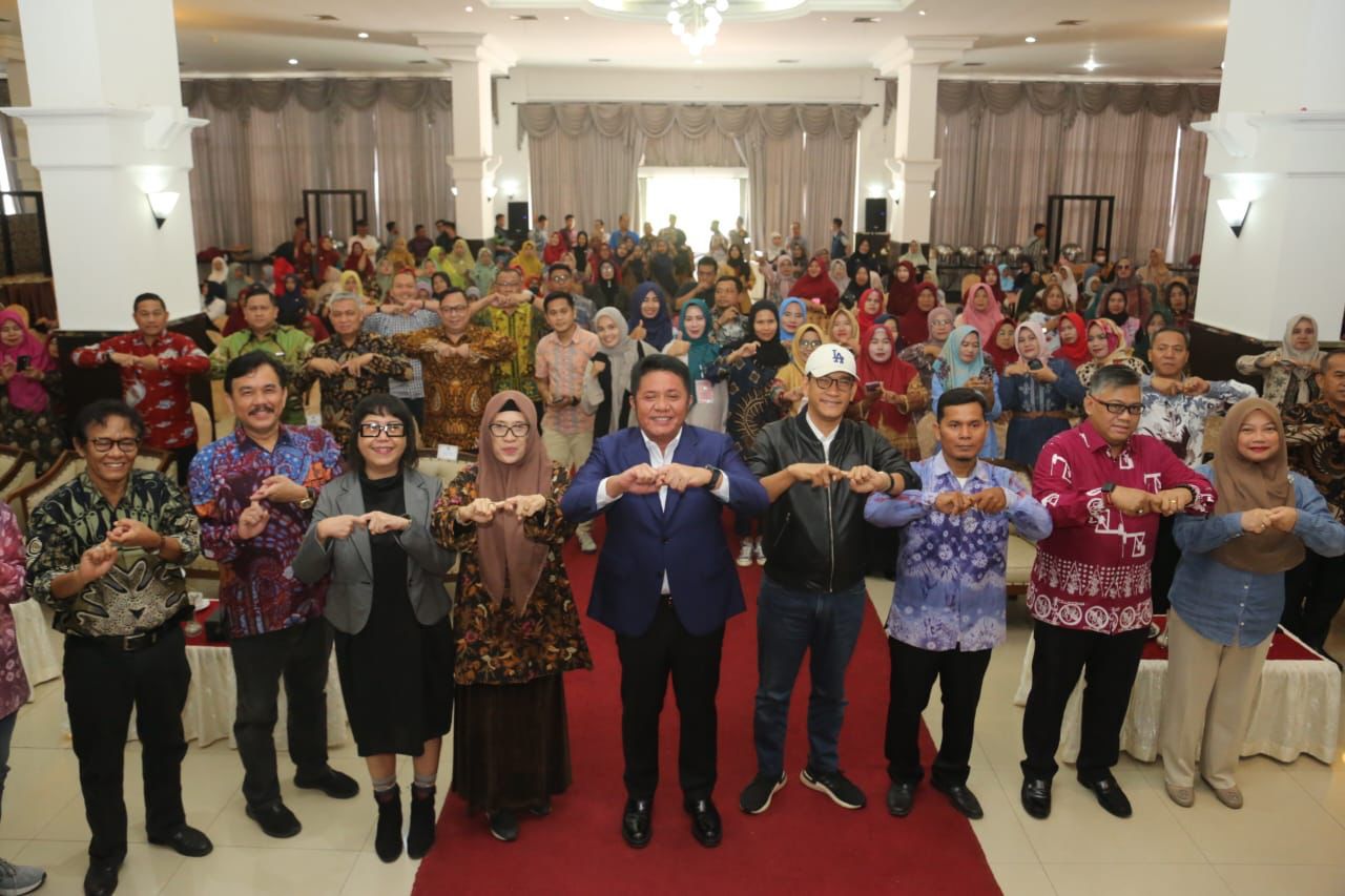 Gubernur Sumsel Herman Deru saat hadir di Kongres Alumni Sekolah Demokrasi di Hotel Swarna Dwipa Palembang, Sabtu (2/9/2023). Foto : Humas Pemprov Sumsel.