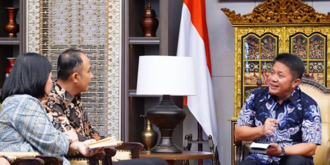 Wahyu Yulianto, Kepala BPS Sumsel, saat bertemu Gubernur Sumsel Herman Deru di Griya Agung, Palembang, Jumat (22/9/2023). Foto : Humas Pemprov Sumsel