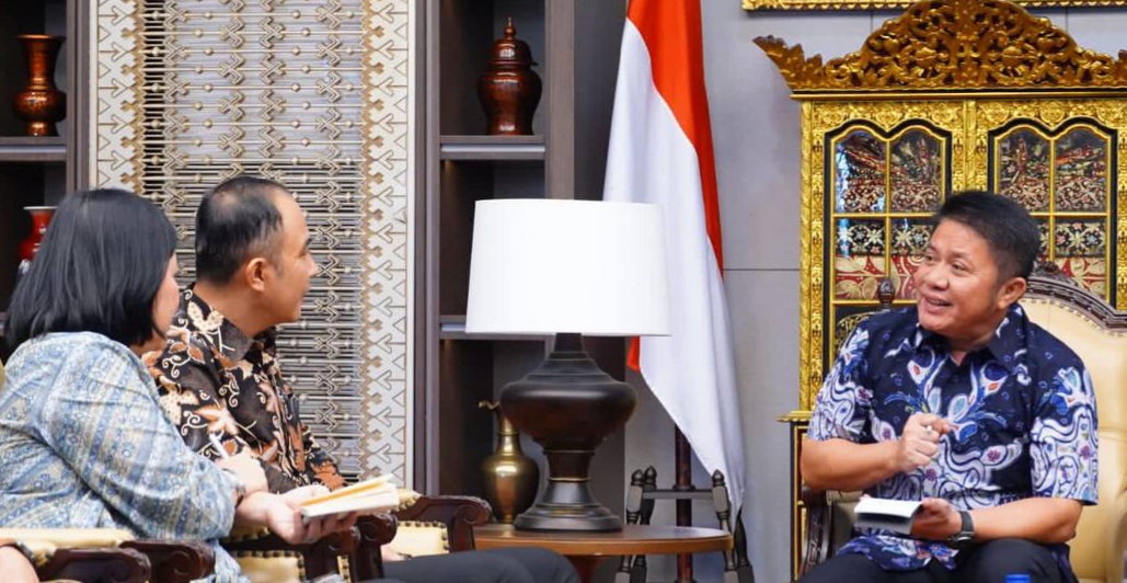 Wahyu Yulianto, Kepala BPS Sumsel, saat bertemu Gubernur Sumsel Herman Deru di Griya Agung, Palembang, Jumat (22/9/2023). Foto : Humas Pemprov Sumsel