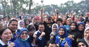 Gubernur Sumsel Herman Deru olahraga pagi bersama para pegawai Pemprov, Jumat (29/9/2023). Foto : Humas Pemprov Sumsel.