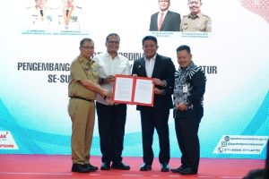 Gubernur Sumsel Herman Deru menghadiri Rapat Koordinasi (Rakor)) Pengembangan Kompetensi SDM Aparatur se-Sumsel Tahun 2023, Senin (11/9/2023). Kegiatan dihadiri Kepala Lembaga Administrasi Negara (LAN) RI Dr. Adi Suryanto bertempat di Aula BPSDMD Provinsi Sumsel. Foto : Humas Pemprov Sumsel. 
