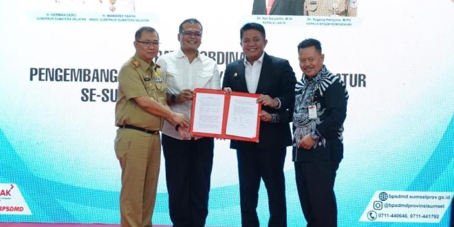 Gubernur Sumsel Herman Deru menghadiri Rapat Koordinasi (Rakor)) Pengembangan Kompetensi SDM Aparatur se-Sumsel Tahun 2023, Senin (11/9/2023). Kegiatan dihadiri Kepala Lembaga Administrasi Negara (LAN) RI Dr. Adi Suryanto bertempat di Aula BPSDMD Provinsi Sumsel. Foto : Humas Pemprov Sumsel. 