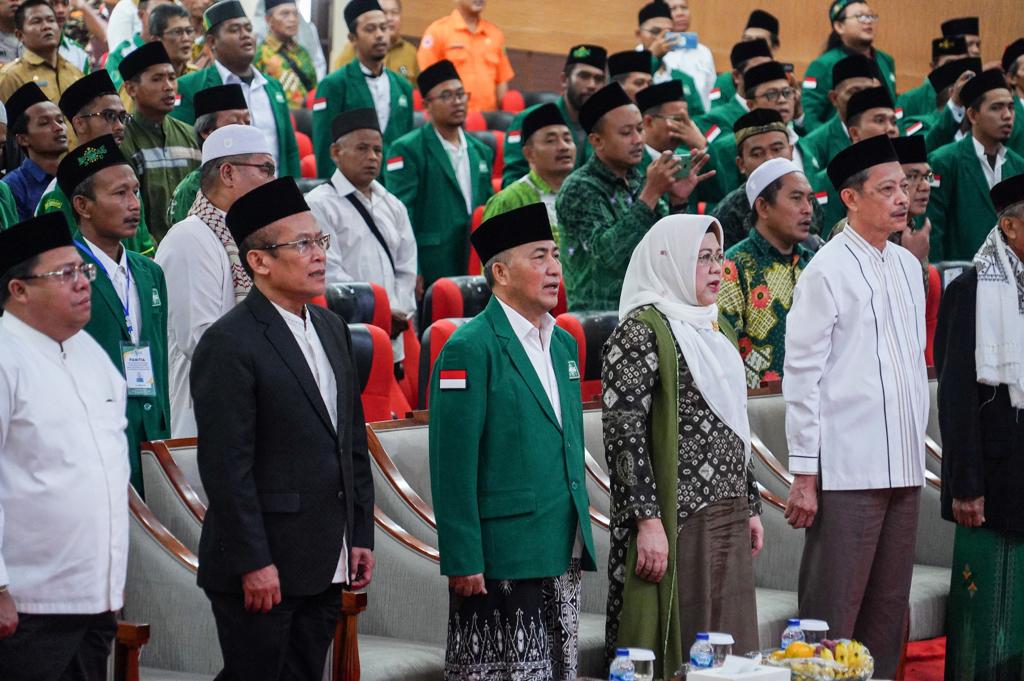 Pj Bupati Muba, Apriyadi bersama Ketua PBNU Pusat Prof KH Mohammad Mukri dan Wakil Sekjen PBNU Pusat KH Sulaeman Tanjung SAg MPdI hadir pada pelantikan pengurus PCNU Muba, Selasa (26/9/2023). Foto : Dinkominfo MUba.