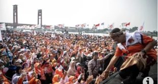 Bakal calon presiden Anies Bawesdan disambut hangat puluhan ribu kader dan simpatisan PKS Sumsel di pelataran BKB Palembang, MInggu (10/9/2023). Foto : Antara.