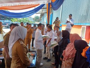 Kepala Perum Bulog Divre Sumsel Babel Mohamad Alexander saat launching penyaluran beras Cadangan Pemerintah tahap 2 di Gudang Bulog Sukarela KM 9 Palembang, Senin (11/9/2023). Foto : Sumselheadline/Pitria.