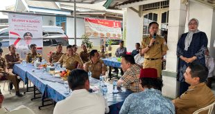 Pj Walikota Palembang, Ratu Dewa saat bersilaturrahim dengan warga di Kecamatan Ilir Barat I, Rabu (27/9/2023). Foto : Sumselheadline/Pitria.