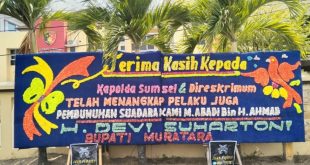 Papan bunga dari Bupati Murtara untuk jajaran Polda Sumsel, yang dikirim ke Mapolda Sumsel di Palembang, Minggu (10/9/2023). Foto : Sumselheadline/Ela.