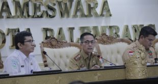 Sekda Ratu Dewa memimpin rapat koordinasi tindaklanju menghadapi cuaca ekstrem di Kota Palembang yang berlangsung di ruang Parameswara Setda Kota Palembang, Selasa (5/9/2023). Foto : Kominfo Palembang.