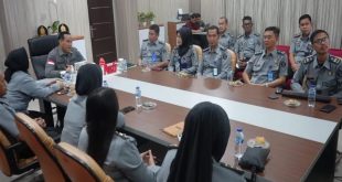 Kepala Kantor Wilayah Kementerian Hukum dan HAM Sumatera Selatan, Ilham Djaya, bersama jajarannya mengikuti Sosialisasi tentang Pembangunan Integritas di Lingkungan Kementerian Hukum dan Hak Asasi Manusia, Rabu (27/9/2023). Foto : Dok Kemenkumham Sumsel.
