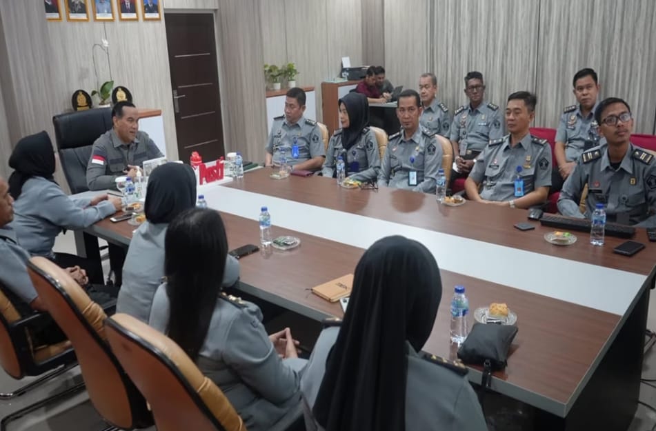 Kepala Kantor Wilayah Kementerian Hukum dan HAM Sumatera Selatan, Ilham Djaya, bersama jajarannya mengikuti Sosialisasi tentang Pembangunan Integritas di Lingkungan Kementerian Hukum dan Hak Asasi Manusia, Rabu (27/9/2023). Foto : Dok Kemenkumham Sumsel.