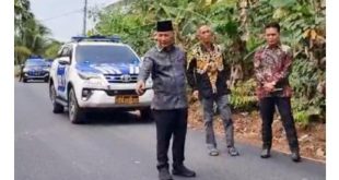 Pj Bupati Muba, Apriyadi saat sidak perbaikan jalan Desa Lais dengan Desa Lais Utara Kecamatan Lais Kabupaten Musi Banyuasin atau Jalan Bonot, MInggu (10/9/2023). Foto : Dinkominfo Muba.