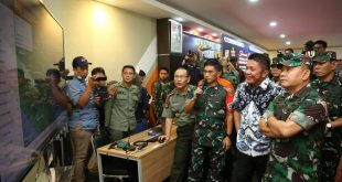 KASAD Jenderal TNI Dr Dudung Abdurachman bersama Gubernur Sumsel H Herman Deru menggelar Rapat Koordinasi (Rakor) Pengendalian Kebakaran Hutan dan Lahan (Karhutla), Jumat (8/9/2023). Foto : Humas Pemprov Sumsel.