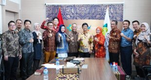 Wakil Menteri Kesehatan Indonesia Dante Saksono Harbuwono menerima kunjungan Pj Bupati Muba H Apriyadi Mahmud dan tim, Jumat (15/09/2023) di Gedung Sujudi 5 Kantor Kementerian Kesehatan RI, Jakarta. Foto : Dinkominfo Muba.