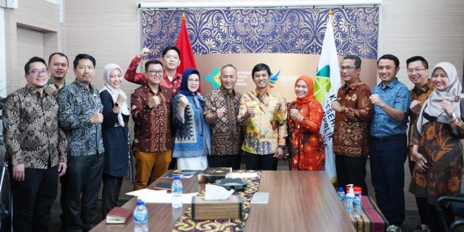Wakil Menteri Kesehatan Indonesia Dante Saksono Harbuwono menerima kunjungan Pj Bupati Muba H Apriyadi Mahmud dan tim, Jumat (15/09/2023) di Gedung Sujudi 5 Kantor Kementerian Kesehatan RI, Jakarta. Foto : Dinkominfo Muba.
