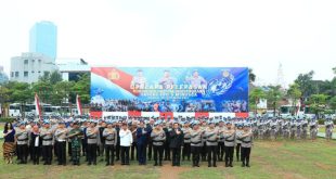 Para petinggi Polri saat upacara pelepasan tim misi perdamaian PBB di Afrika. Foto : Dok Polri.