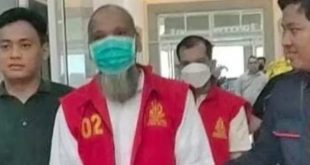 Dua tersangka kasus distribusi Semen Baturaja yang dilimpahkan ke PN Tipikor Palembang. Foto : Dok Kejati Sumsel.
