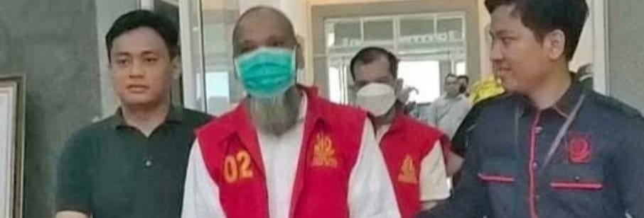 Dua tersangka kasus distribusi Semen Baturaja yang dilimpahkan ke PN Tipikor Palembang. Foto : Dok Kejati Sumsel.