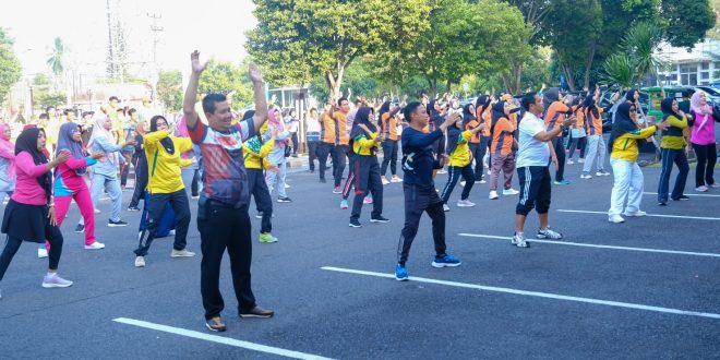 Para pejabat dan jajaran Pemkab Muba menggelar senam pagi bersama, Jumat (1/9/2023). Foto : Dinkominfo Muba.