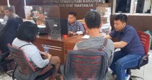 Dewi Shinta melapor ke polisis atas penipuan yang dialaminya, Kamis (7/9/2023). Foto : Sumselheadline/Ela.