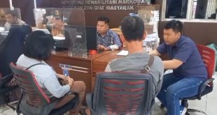 Dewi Shinta melapor ke polisis atas penipuan yang dialaminya, Kamis (7/9/2023). Foto : Sumselheadline/Ela.