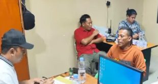 Tim Opsnal Subdit Kamsus Ditintelkam Polda Sumsel, Minggu, (3/9/2023) dini hari mengamankan petugas kepolisian sopir dan kernet truk Mitsubishi Colt Diesel nopol BG 8065 KC saat melintas di Jalan Lintas Betung-Palembang. Foto : Sumselheadline/Ela.