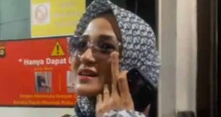 Yoan, wanita yang videonya viral ngomong bahwa boleh saja bakar lahan, diperiksa polisi, Senin (2/10/2023). Foto : Sumselheadline/Ela