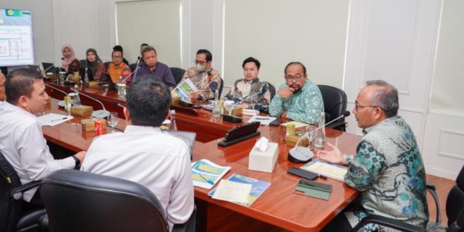 Pj Bupati Muba, Apriyadi menerima kunjungan tim BPU Unsri di kantor perwakilan Pemkab Muba di Palembang, Rabu (4/10/2023). Foto : Dinkominfo Muba