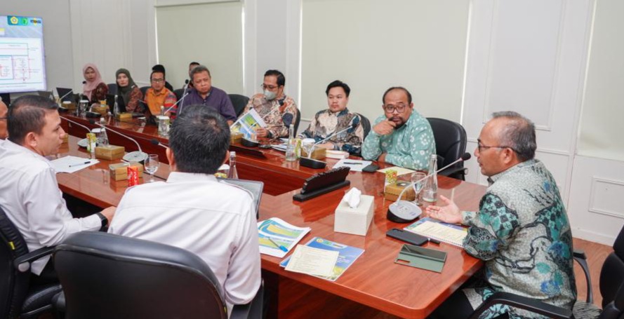 Pj Bupati Muba, Apriyadi menerima kunjungan tim BPU Unsri di kantor perwakilan Pemkab Muba di Palembang, Rabu (4/10/2023). Foto : Dinkominfo Muba