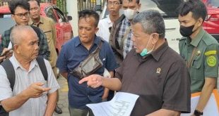 Majelis hakim PN Palembang gelar sidang di lokasi sengketa lahan di 8 Ilir Palembang, Rabu (4/10/2023). Foto : Sumselheadline/Ela