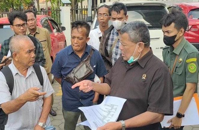 Majelis hakim PN Palembang gelar sidang di lokasi sengketa lahan di 8 Ilir Palembang, Rabu (4/10/2023). Foto : Sumselheadline/Ela