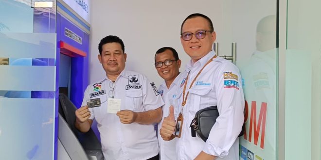 Asisten Administrasi Umum Setda Muba, Syafarudin, MSi meresmikan kantor kas dan ATM Bank Sumsel Babel di Pelakat Tinggi, Rabu (5/10/2023). Foto : Dinkominfo Muba