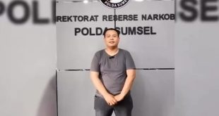 Dery, pelaku pengorder narkoba fiktif, ditangkap polisi, Jumat (6/10/2023). Foto : Sumselheadline/Ela