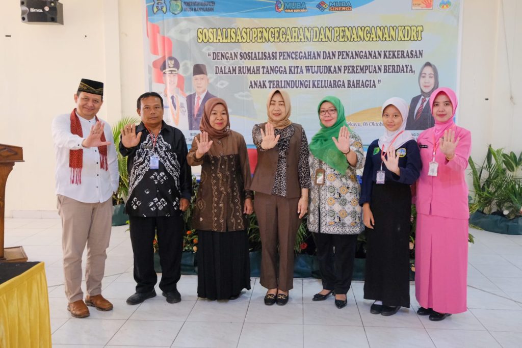 Pj Bupati Muba diwakili Kepala DPPPA Muba, Endang Dwi Astuti hadiri sosialisasi anti KDRT, Jumat (6/1/2023). Foto : Dinkominfo Muba.