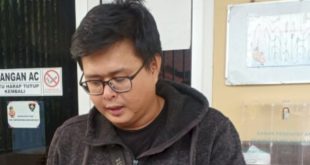 Eka, seorang DJ, melapor ke Polrestabes Palembang menjadi korban penipuan, Minggu (8/10/2023). Foto : Sumselheadlibe/Ela