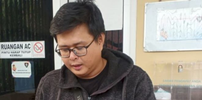 Eka, seorang DJ, melapor ke Polrestabes Palembang menjadi korban penipuan, Minggu (8/10/2023). Foto : Sumselheadlibe/Ela
