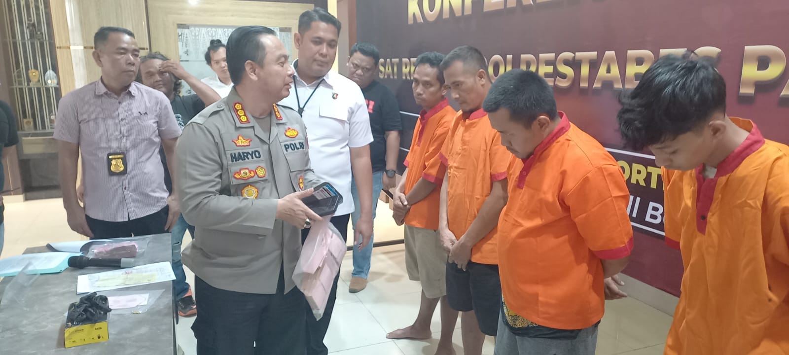 Polisi akhirnya membekuk komplotan pencurian di Hotel Duta, Palembang, Senin (9/10/2023). Foto : Sumselheadline/Ela