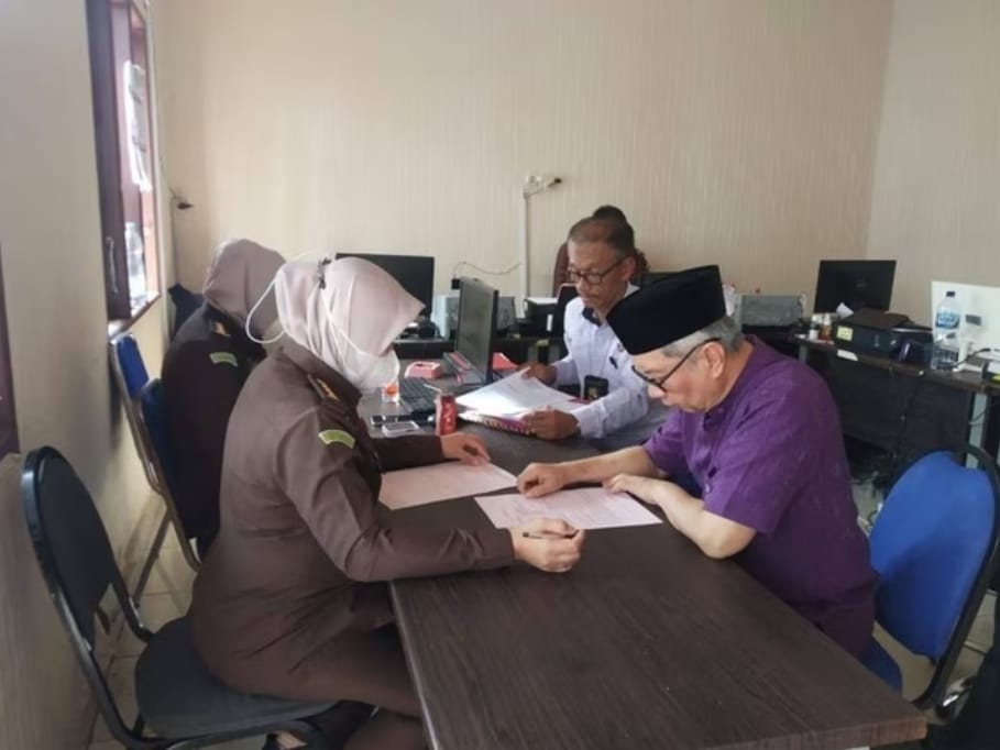 Edi Ganefo saat berada di hadapan penuntut umum Kejati Sumsel, Rabu (11/10/2023). Foto : IST