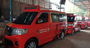 Barisan mobil feeder LRT yang para sopirnya belum gajian, Jumat (13/10/2023). Foto : Sumselheadline/Pitria