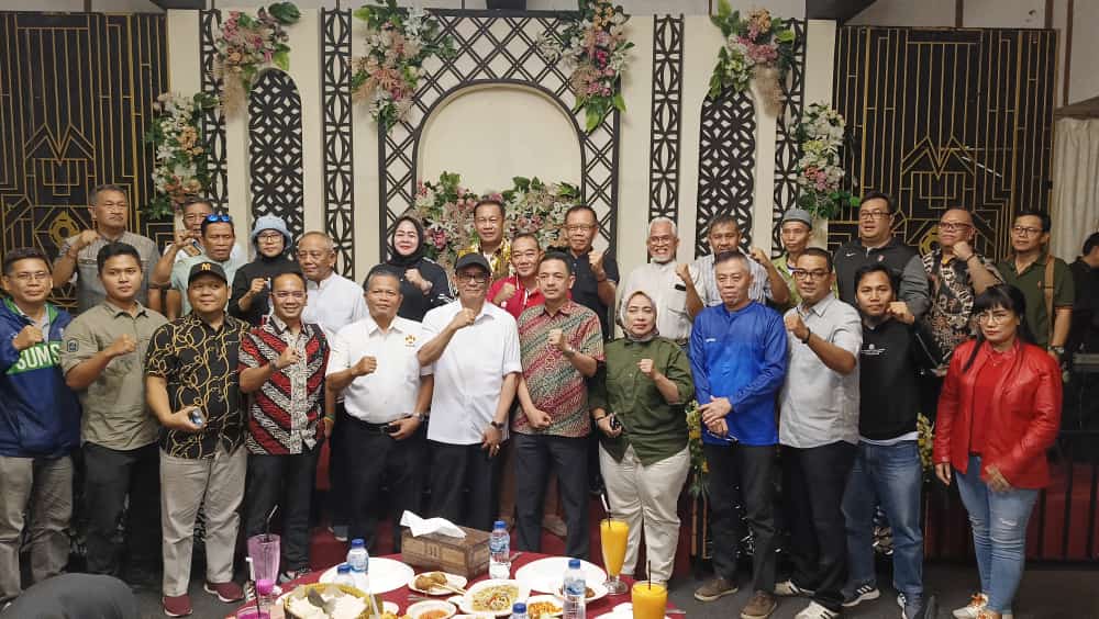 Heri Amalindo saat silaturahmi dengan sejumlah pengurus KONI Sumsel dan Pengda Cabor di RM Srimelayu, Palembang, Jumat (20/2023). Foto : Sumselheadline/Ferly