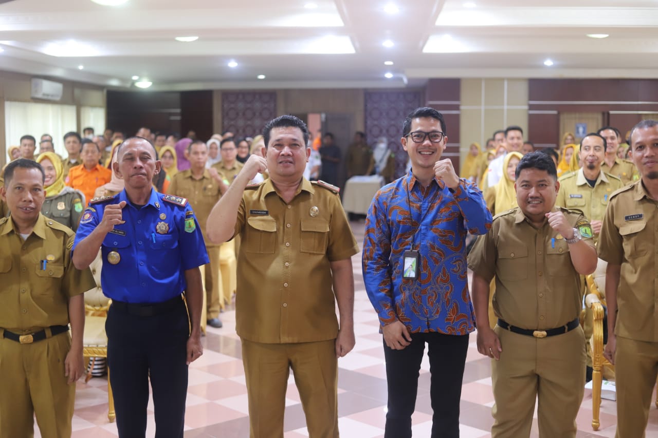 Asisten Administrasi Umum Pemkab Muba, Syafaruddin membuka sosialisasi program BPJS Ketenagakerjaan non ASN, Rabu (25/10/2023). Foto : Dinkominfo Muba.