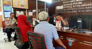 Pasutri melapor ke Polresta Palembang karena anaknya Rudi ditembak seseorang, Sabtu (27/10/2023). Foto : Sumselheadline/Ferly