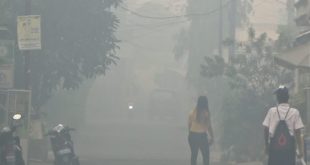 Salah satu kawasan Kota Palembang yang kembali diselimuti kabut asap, Senin (30/10/2023). Foto : Sumselheadline/Pitria