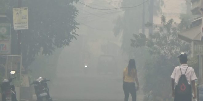 Salah satu kawasan Kota Palembang yang kembali diselimuti kabut asap, Senin (30/10/2023). Foto : Sumselheadline/Pitria