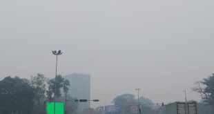 Pagi hari Kota Palembang masih dikepung asap, Selasa (31/10/2023). Foto : Sumselheadline/Pitria