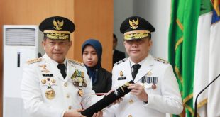 Mendagri Tito Karnavian melantik Penjabat Gubernur Sumsel, Ahmad Fatoni menggantikan Herman Deru yang habis masa jabatannya, Senin (2/10/2023). Foto : Humas Pemprov Sumsel.