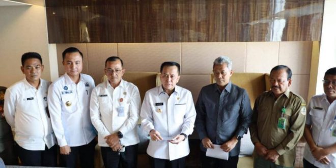 Pj Gubernur Sumsel, Agus Fatoni bertemu Dirjen PPKL Kementerian LHK, Sigit Reliantoro di Hotel Arista Palembang, Rabu (4/10/2023). Foto : Humas Pemprov Sumsel.