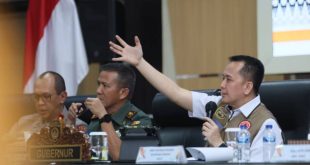 Pj Gubernur Sumsel, Agus Fatoni memimpin rakor penanggulangan Karhutla di Auditorium Pemprov Sumsel, Kamis (5/10/2023). Foto : Humas Pemprov Sumsel