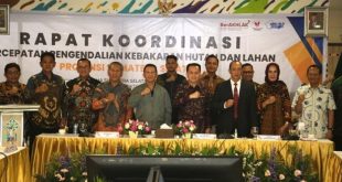 Pj Gubernur Sumsel, Agus Fatoni memimpin rakor pemadaman dan pencegahan karhutla, Minggu (8/10/2023) malam. Foto : Humas Pemprov Sumsel.