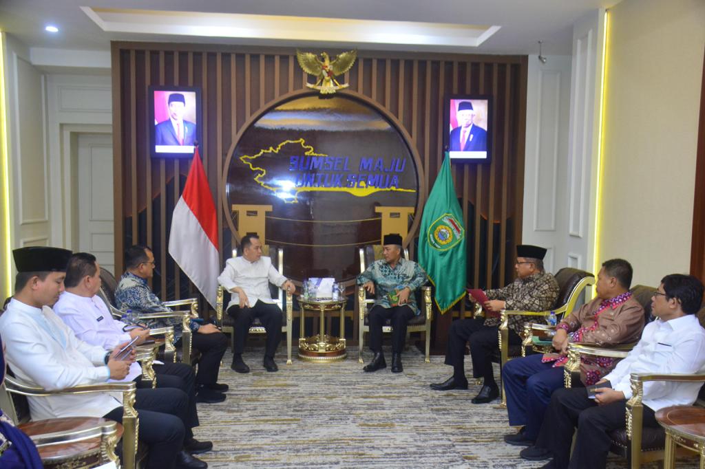 PJ Bupati Muba, Apriyadi bersilaturrahim sekaligus mengundang Pj Gubernur Sumsel Agus Fatoni untuk hadir membuka Muba Expo, JUmat (13/10/2023). Foto : Dinkominfo Muba.
